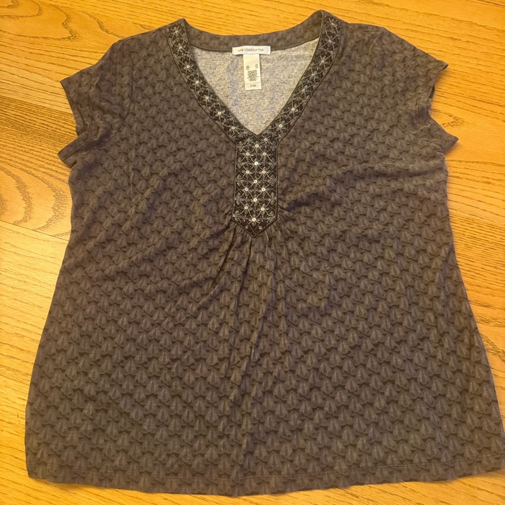 Liz Claiborne Women’s Size XL Short Sleeve Embellished V-Neck Top Black Gray